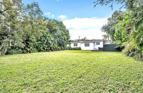 Bright 4BR North Miami Villa Close to Beaches and Huge Backyard - Foto 36