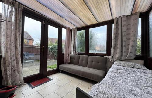 Olive, 3Bedrooms,1 extra Rm, Sleeps 9 with Garden, Free Parking in Grays, Lakeside, London - Foto 7