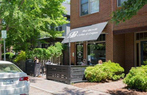 River View High-End Condo with Private Patio and FREE Parking - Foto 38