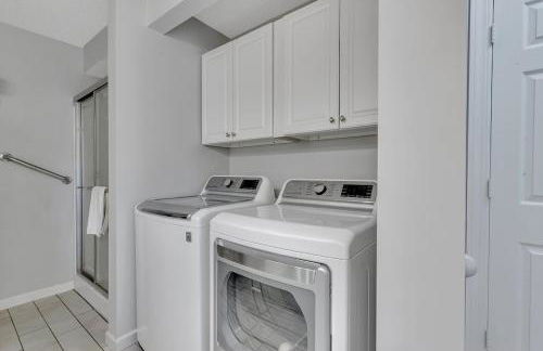 Lake Front Home with Pool and Stunning Views - Foto 31