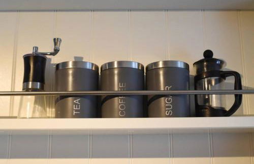 Air Maison - Family Home with Off-Road Parking - Photo 52