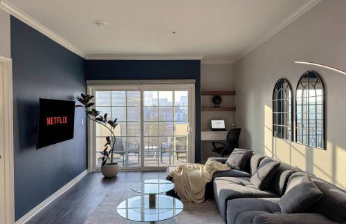 Bright & Spacious in Iconic LA Neighborhood Free parking - 10mins to Cedars - Photo 1