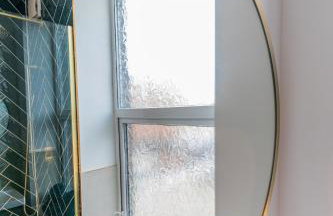 Spacious 2-Bed Flat with Panoramic Views - Foto 12