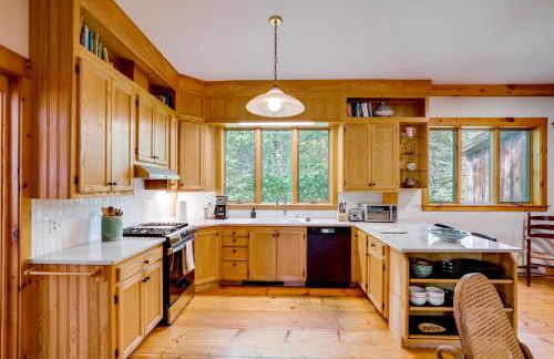 Secluded Family Getaway with On-Site Creek in Hawley - Foto 7