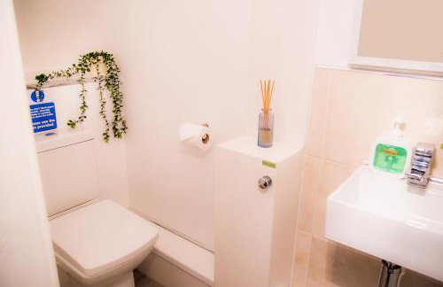Lucky Home - Ideal for Trade, Consultants & Family - Near Alton Towers, 3 Bedrooms - 4 Beds - Max 5 Guests - Foto 21