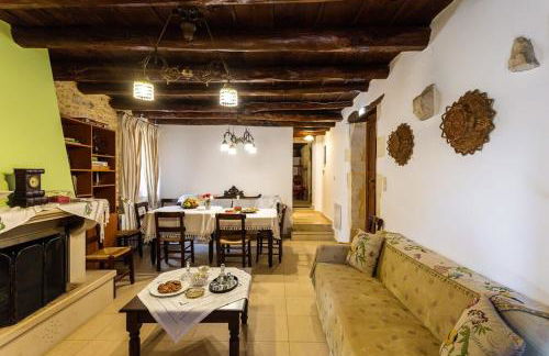 Allaria Villa Traditional Villa - Photo 17