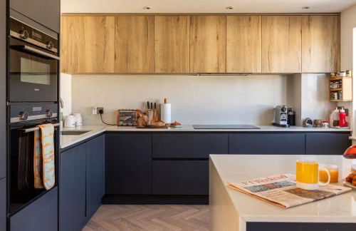 Stylish Family Home with Garden - Foto 13