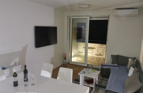 CITY CENTER PEARL #new#free reserved parking in garage elevator direct access#business and pleasure#city view&balcony&sunny&cafes&markets&tram#city center#working room#2 toliets#2 bedrooms - Photo 51