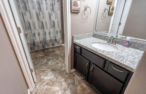 Sunset Retreat, Clean Modern 3BR, Garage, Near 191 - Foto 36