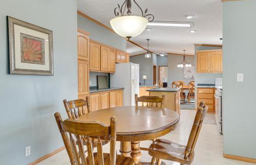 8 Mi to Dtwn Rochester Peaceful Home with Deck! - Foto 7