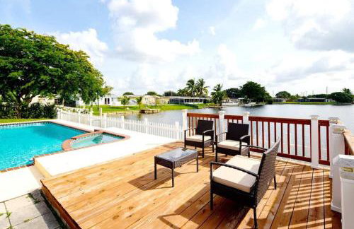 Stunning Lake-Front Villa with Pool & Spa - Foto 7