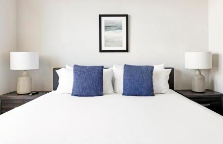 Landing Amazing 1BD Courtyard Pool - Photo 13