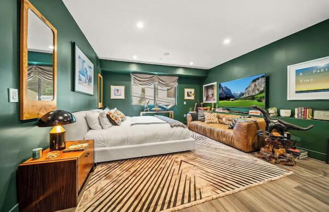 Willow Glen - Hollywood Hills Multi-level Villa With Theater & Pool - Photo 5