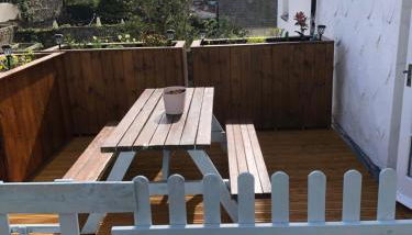 Compton House 1 - Photo 2