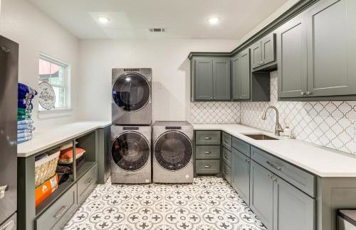 Hot Tub, Fire Pit! High-End Cedar Creek Lake Haven - Foto 28