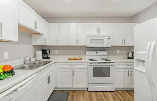 Cute & Cozy - Minutes from Downtown & BNA - Foto 8