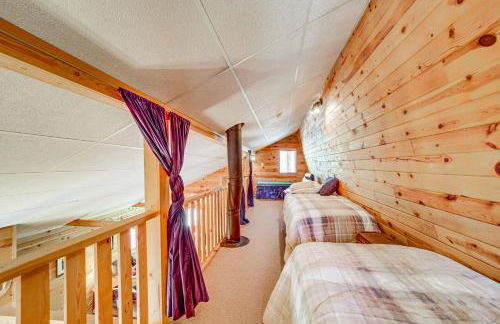 Hike and ATV Secluded Happy Jack Cabin with Deck - Foto 17