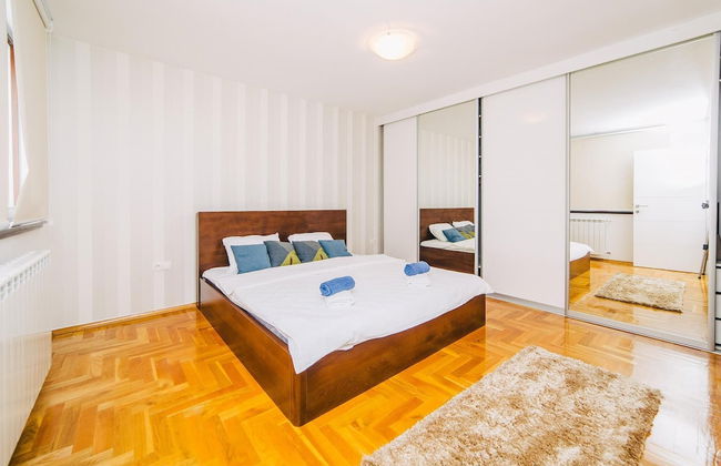 Luxury 3 Story House- Best View- Free Parking - Foto 14