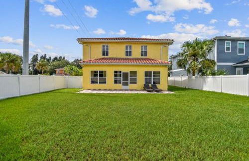 Tampa Private Large House, Game Room & Backyard - Sleeps 12, 4bdr, 3bth, Quiet Community, Near Everything in Tampa & St Pete - Foto 2