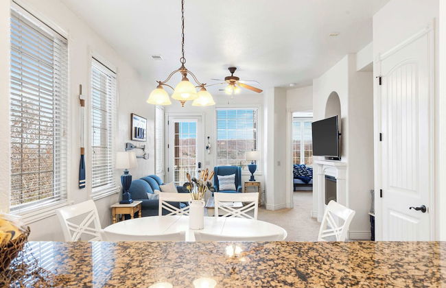 Cliffside Lake Retreat - 2 Bdr, Walk to Table Rock - Photo 24