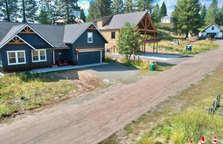 New Mountain Bluebird - walk to lake, golf, and town - game rm - family friendly - sleeps 14 - Photo 45