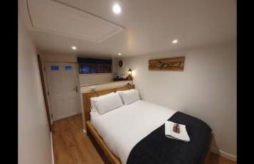 Annex in Chippenham with Parking and WIFI - Photo 1