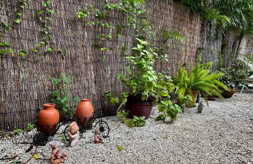 Flora's Garden Apartment/Studio - Foto 8