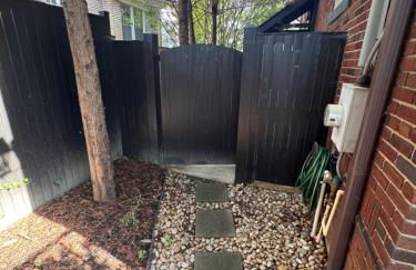 COMFY Basement Home 2 Bdrm1Den 3Queen Beds - Foto 4