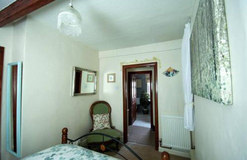 Characterful 2 bed cottage in excellent location - Photo 18