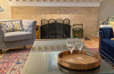 Pineapple House, Spacious 1st Floor Apartment! City Center! 96 Walk Score! FREE parking! - Foto 9