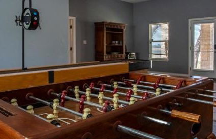 Lakefront 6BR Retreat w Dock & Game Room - Foto 22