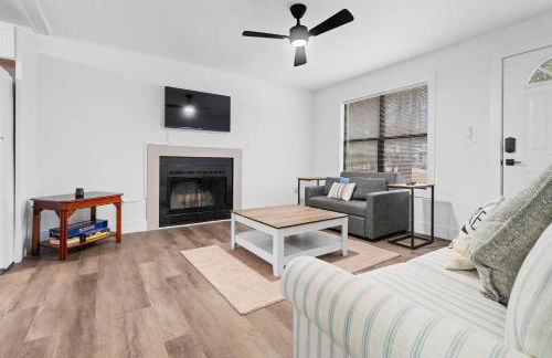 Minutes From UNC - 15 Min to Duke - Private Deck - Foto 1