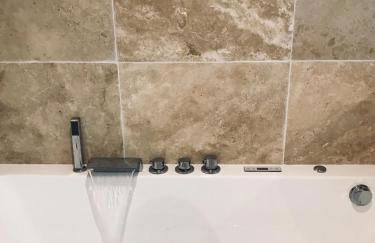 Bel appartement rdc détente Balnéo & Ciné & Terrasse proche Centre Gare Amiens - Foto 5