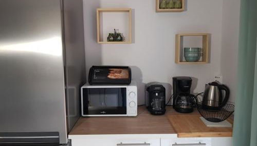 GITE BAS-EN-BASSET, HAUTE-LOIRE, MAISON et JARDIN ATYPIQUE PLEINE NATURE - Foto 5