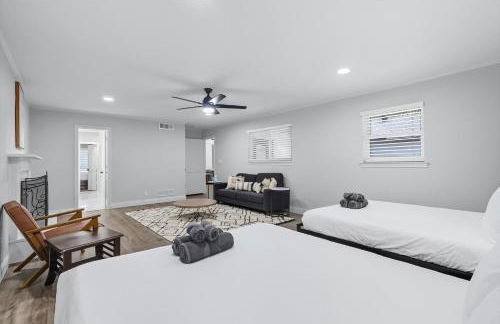 5BD Modern Farmhouse Retreat Sleeps 12 - Photo 38