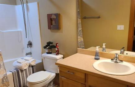 Mt Rainier Way Bedroom with Private Full Bath - Foto 9