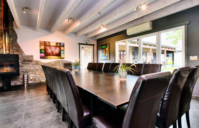 Beautiful Villa with Heated Outdoor Pool, Sauna, Hot Tub in Forest - Photo 29