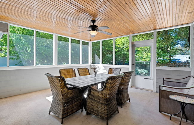 Screened-in Porch Walkable to Soco - Foto 28