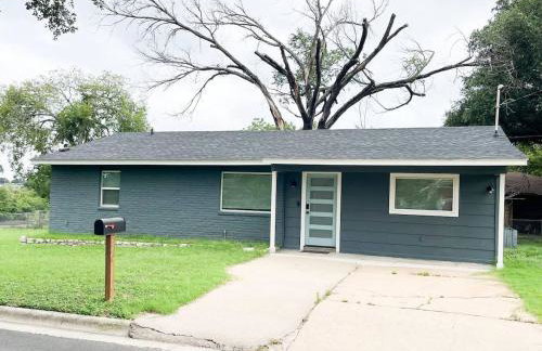 Remodeled 4BR 2BA Steps from Georgetown Square - Foto 56