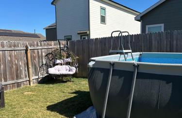 Cozy Stay with Pool Relax with Easy Access to Highway - Foto 59