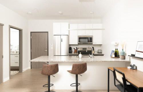 Walker's Point Apt with Gym and Balcony - Foto 8