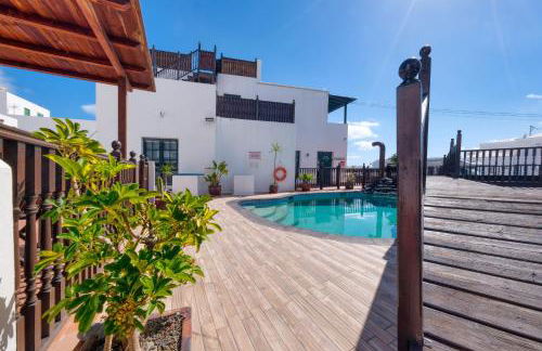 Casa Hibiscus - Shared Pool and BBQ - Close to Seafront Promenade By Lanzarote Vacation Homes - Foto 31