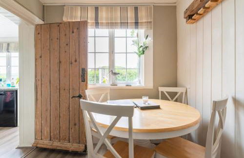 The Old Railway cottage with hot tub - Foto 17