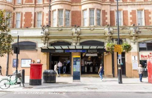 Stunning Hyde Park Home with Private Balcony & Lift Elevator Access - Foto 38