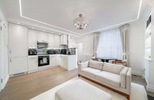 Stunning 2-bed, 2-bath Property In Central London - Photo 8