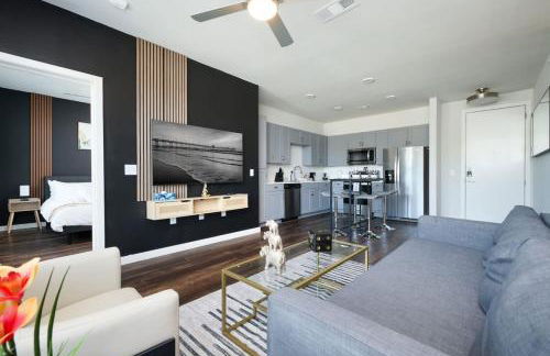 Modern 2BR Retreat- Prkng,Near Rvrwlk & Conv Ctr - Foto 60
