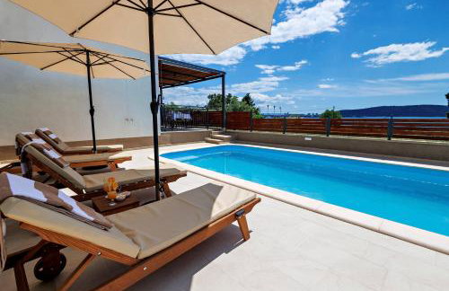 Elegant Holiday House 3D by the Sea with pool and included breakfast - Photo 1