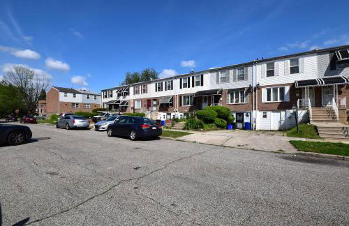 Tuscany 2900 - Classic Italian Style 3BR w Parking near Airport - Foto 34