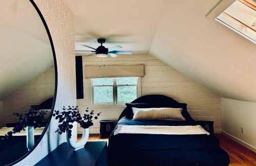 MOONLIGHT MOUNTAIN MANOR - Cedar Hot Tub, Views & Games - Foto 4