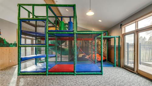 Luxe Long Lake Estate! Courts, Pool and Game Room - Foto 4